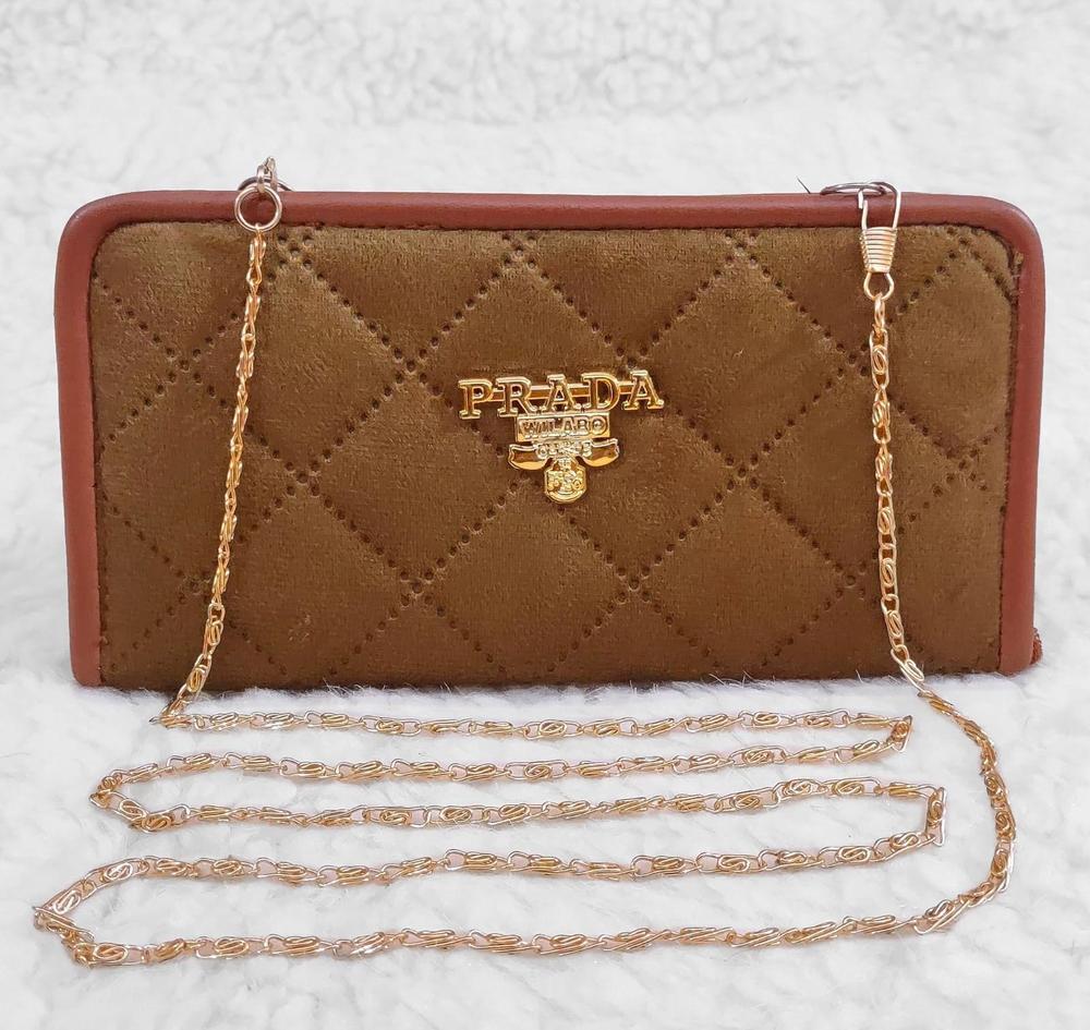 Velvet Quilted Clutch with Chain – Elegant Evening Style
