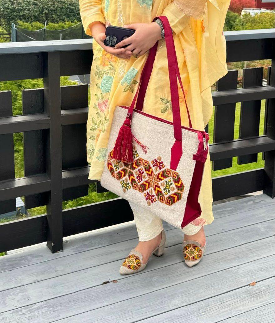 Luxury Women's Handbag with Free Sandals – Limited Time Offer!