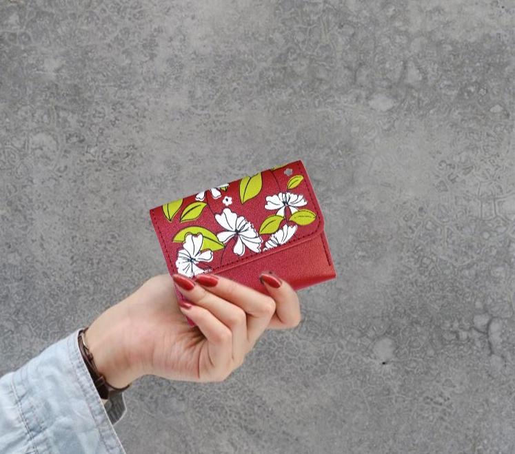 🌸 Women’s Floral PU Leather Tri-Fold Wallet – Stylish & Compact