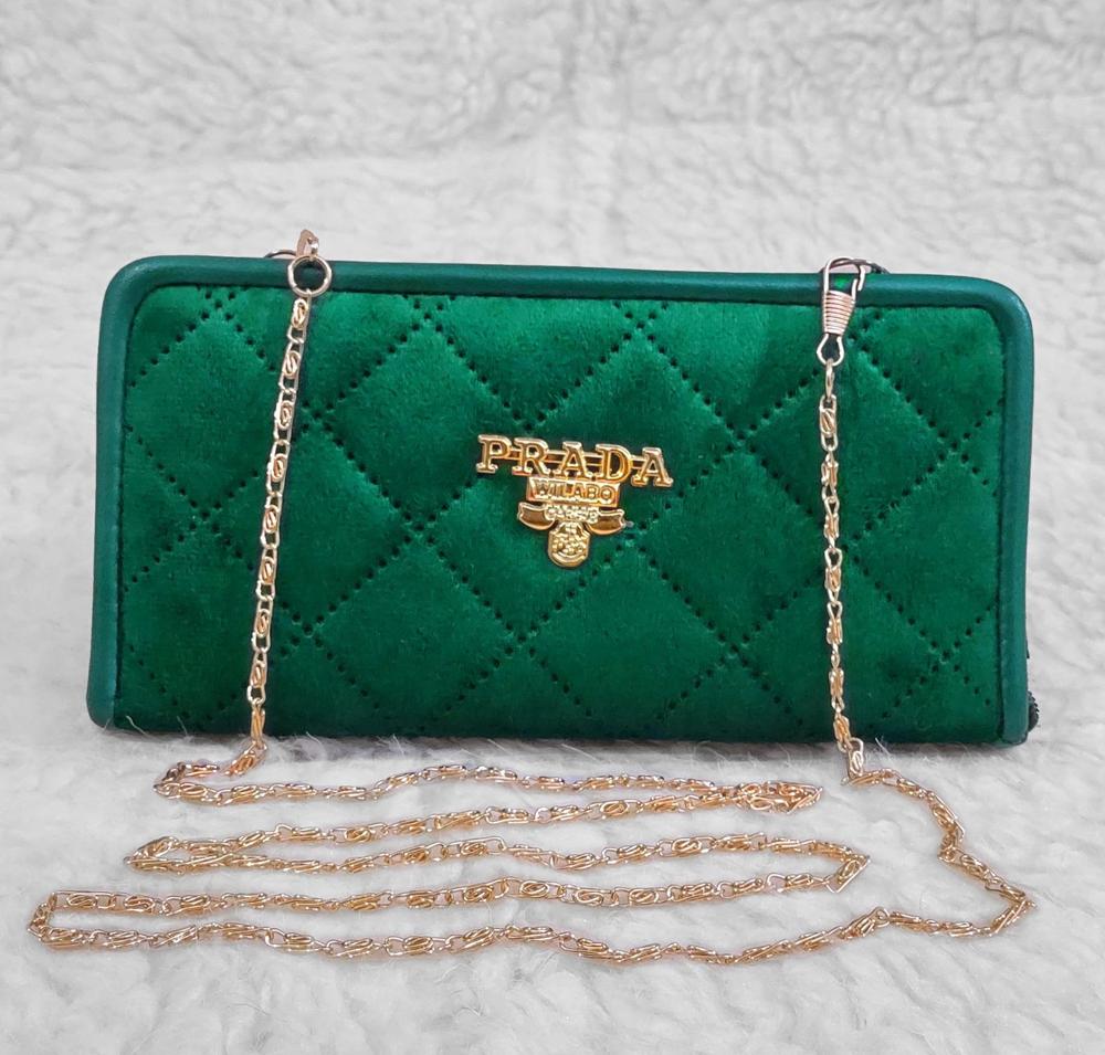 Velvet Quilted Clutch with Chain – Elegant Evening Style