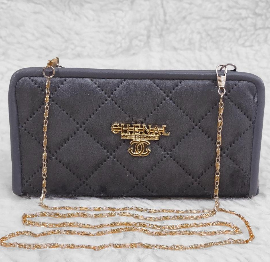 Velvet Quilted Clutch with Chain – Elegant Evening Style